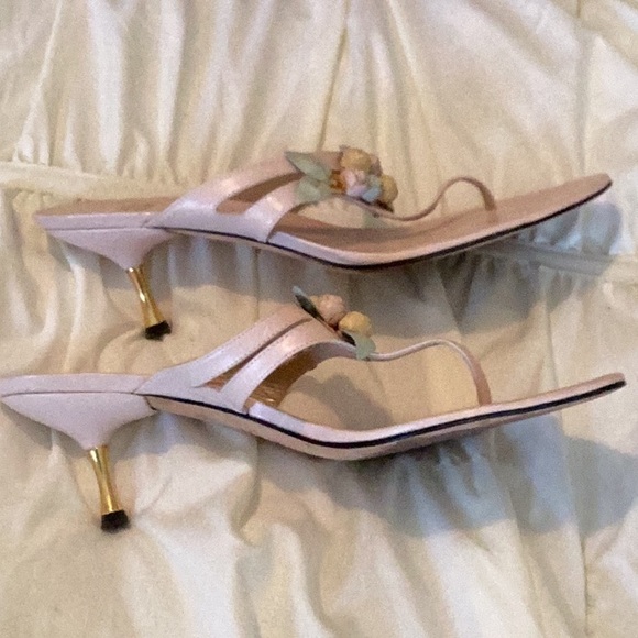 Stuart Weitzman Vintage Blush Leather Sandals w/ Leather Roses & Brass Heels - Picture 7 of 10